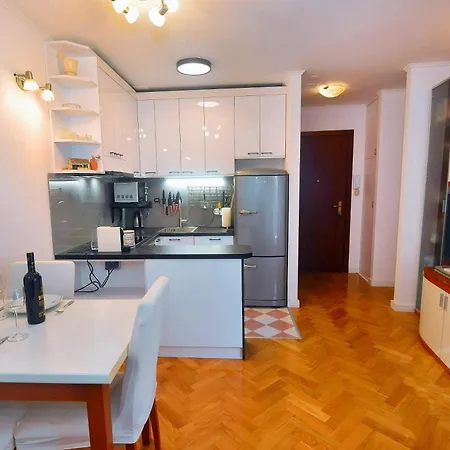 One Bedroom Terrace Parking * Split