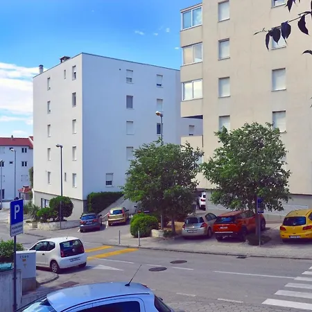 One Bedroom Terrace Parking * Split
