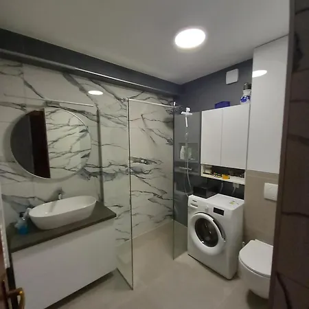 One Bedroom Terrace Parking Apartment *